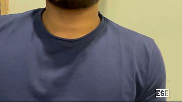 भारतीय दोस्त की माँ इतनी सेक्सी है कि कंट्रोल नहीं होता
