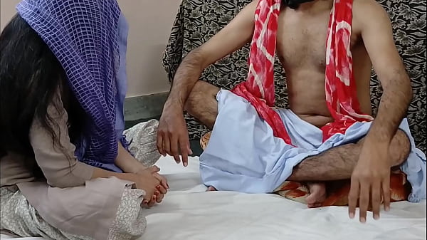 ढोंगी बाबा ने छेड़ी भारतीय गरमा-गरम भाभी