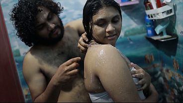 भारतीय सौतेली बहन के गर्म पानी के स्नान में चुदाई का रोमांस