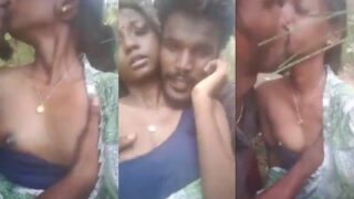 बाहर झाड़ियों में एक देसी जोड़े का बांग्ला सेक्स वीडियो, गर्म और भड़कीला