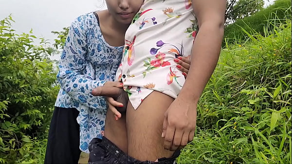देसी भाभी को खेत में नंगा करके जोर से चोदा