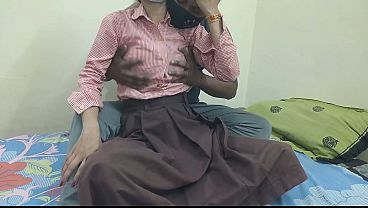 इंडियन कॉलेज की छात्रा अपने बॉयफ्रेंड के कमरे पर जोरदार चुदाई कर रही है