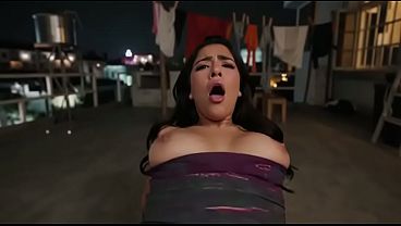 सपना देसी भारतीय गाँव की छोरी, जिसकी चाल में लचक और आँखों में शरारत