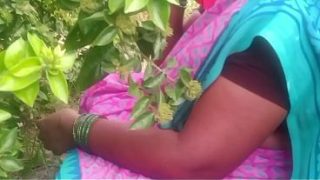 भारतीय भाभी का गाँव में खुले में सेक्स