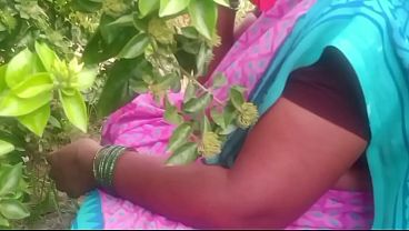 भारतीय भाभी का गाँव में खुले में सेक्स
