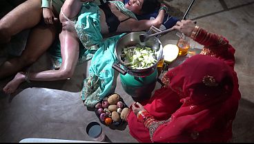 रसोई में सौतेली माँ, भारतीय देसी स्टेप मॉम, गरमागरम खाना और चुदाई का मज़ा
