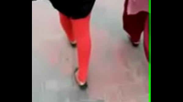 देसी बंगाली लड़की सड़क पर गर्मागर्म मस्ती करती हुई
