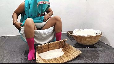 गाँव की देसी भोली भाली लड़की की चुदाई का दृश्य