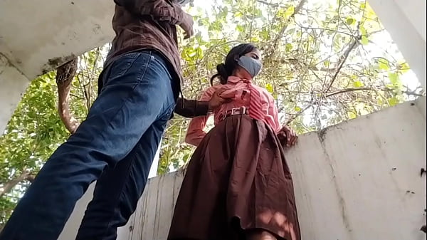 देसी हॉट स्कूल स्टेपसिस्टर की चुदाई, गाँव की छोरी की तंग चूत पर हिंदी में आवाज़