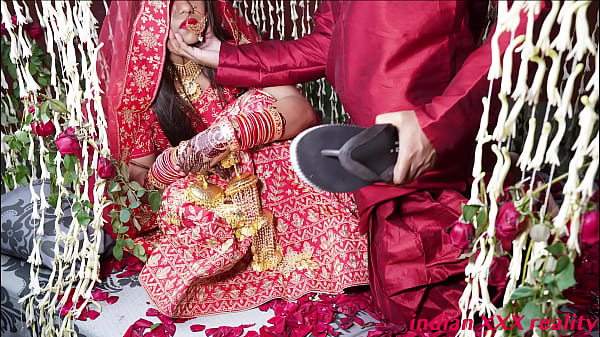 भारतीय शादी की रात का हनीमून, देहाती अंदाज में गर्म और भड़कीला