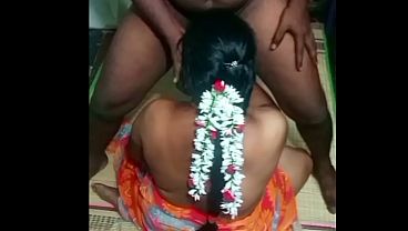 गाँव के चाचा के साथ भारतीय घरेलू औरत की चुदाई