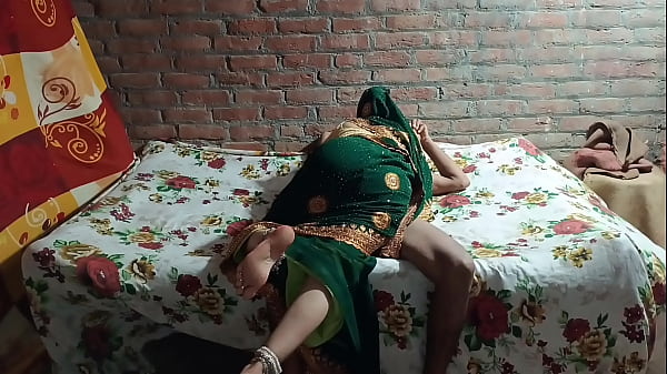 नई शादी की भाभी के साथ बेडरूम में खुलकर हिंदी में बातें और रोमांस