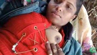 खुले में रंडी जैसे चूत चाट