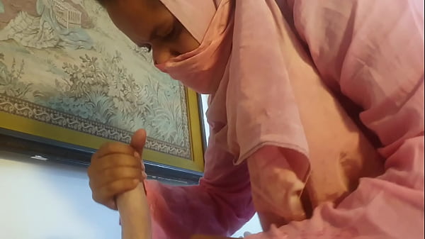 देसी माल ने हाथ लगाया तो जात-पात भूल गई